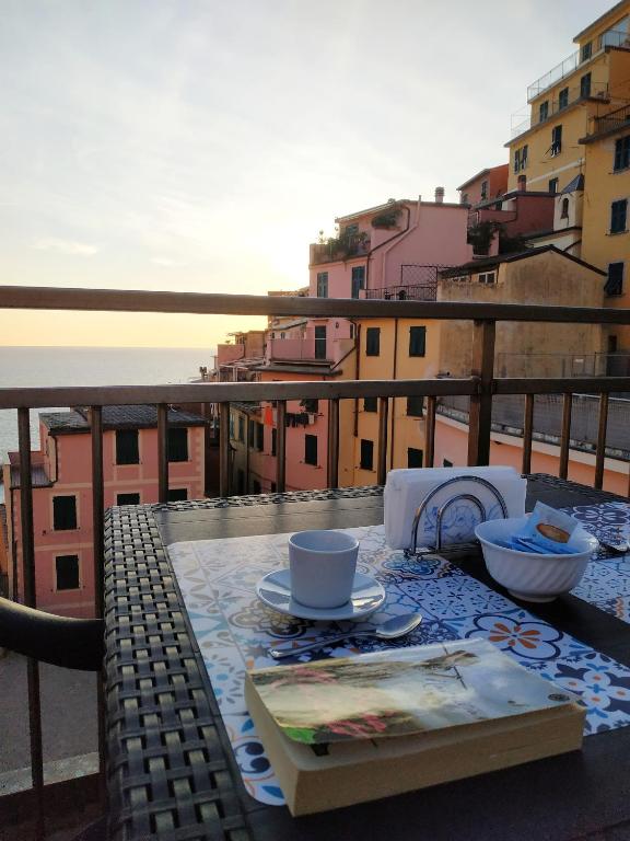 a table with a plate of food on a balcony at Affittacamere Albarola in Riomaggiore