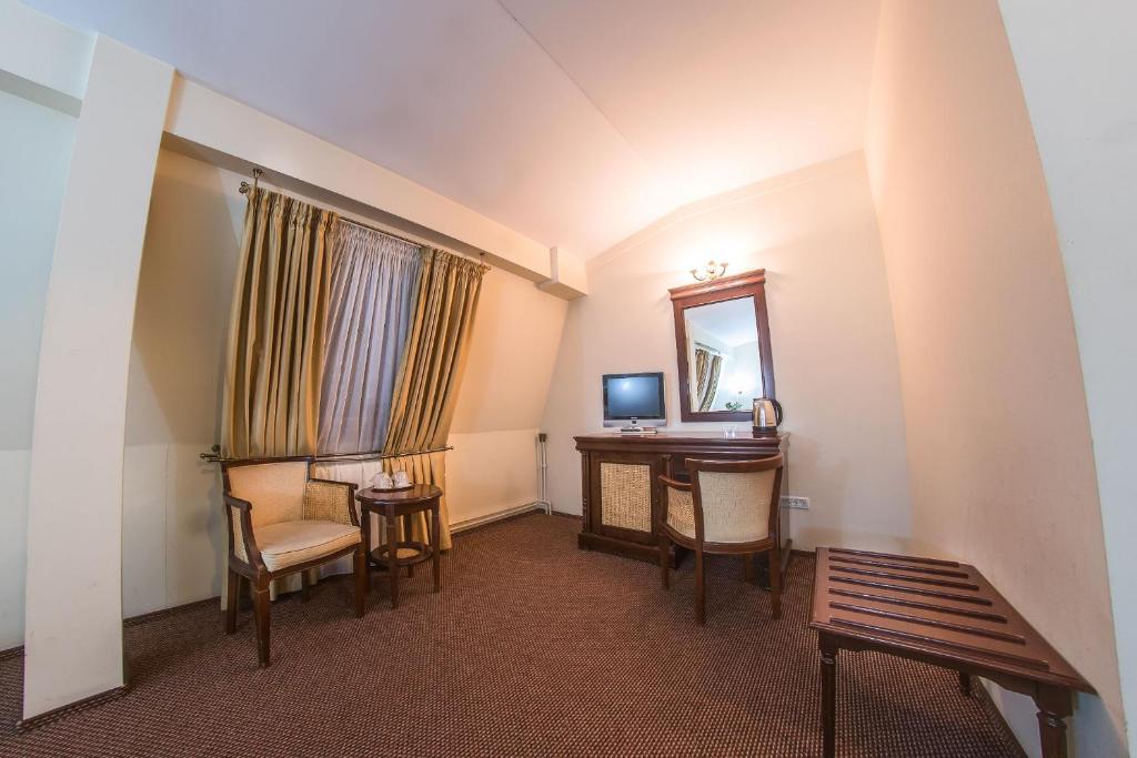 TV a/nebo společenská místnost v ubytování Atrium Hotel Ateneu City Center
