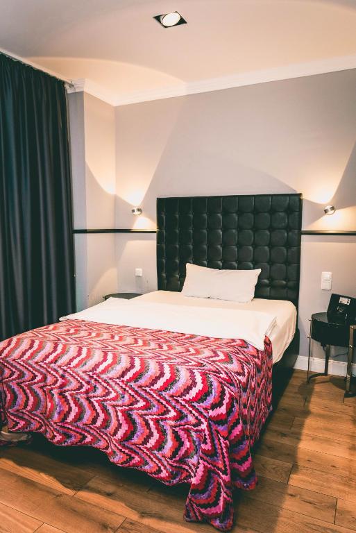 Postel nebo postele na pokoji v ubytování Hotel Villa Klemm - Wiesbaden City