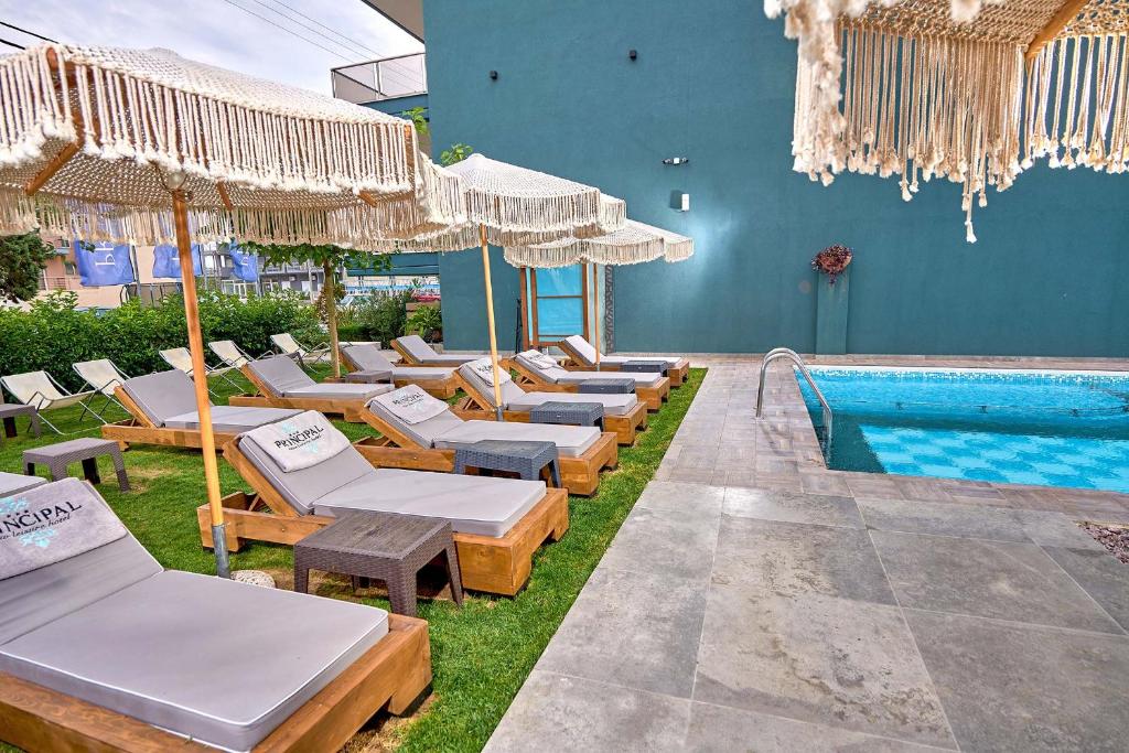Bazén v ubytování Principal New Leisure Hotel nebo v jeho okolí