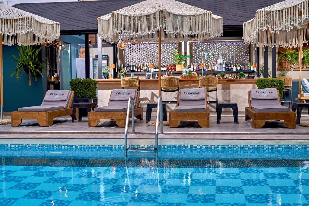 Bazén v ubytování Principal New Leisure Hotel nebo v jeho okolí