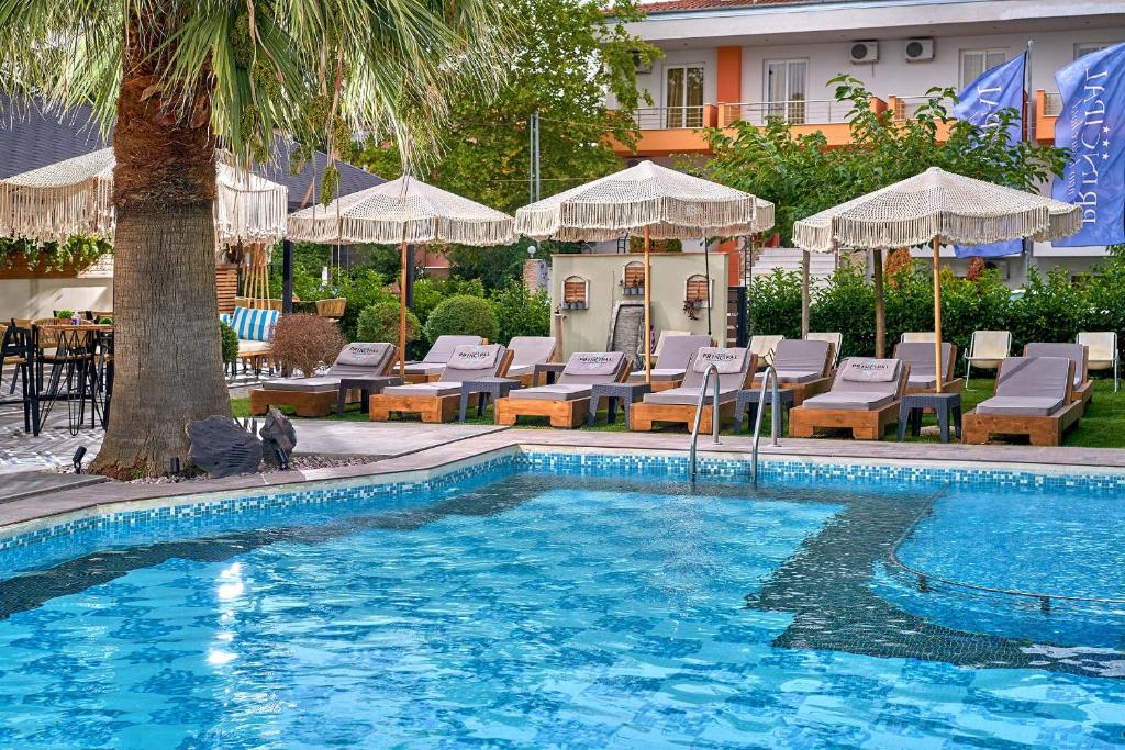 Bazén v ubytování Principal New Leisure Hotel nebo v jeho okolí