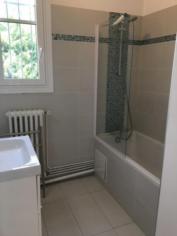 Een badkamer bij Croisette immo Villa 5 Chambres Bord de Mer Cannes