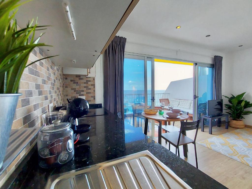 A seating area at Coastview Terrace Studio by TOR