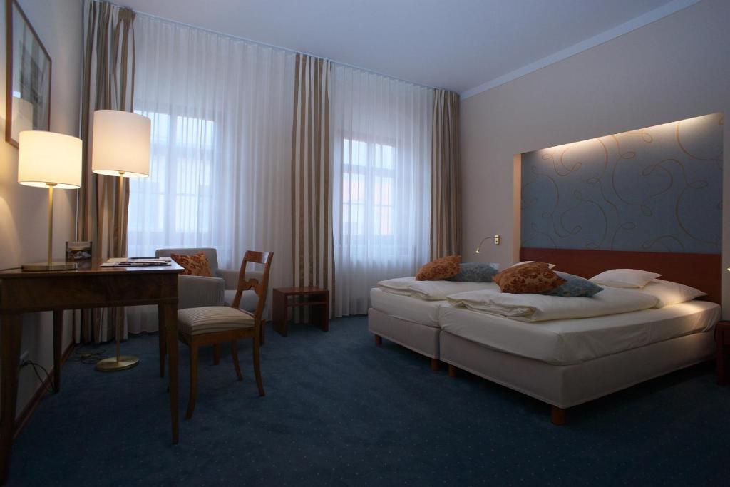Postel nebo postele na pokoji v ubytování Hotel Martha Dresden