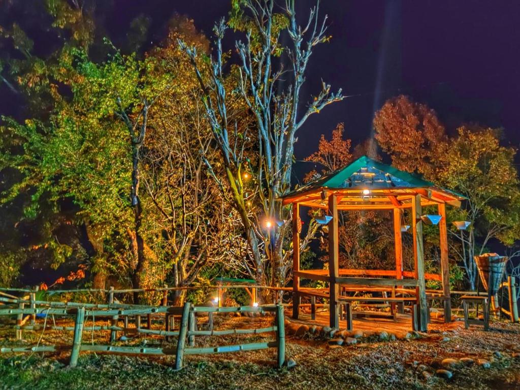 Zahrada ubytování Monkey Mud House and Camps, Bir