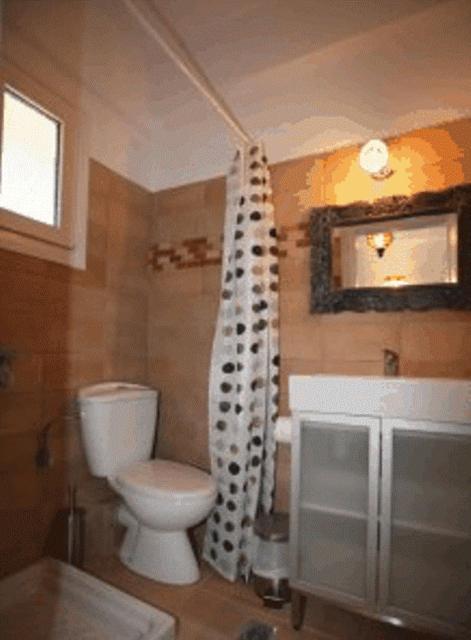 A bathroom at To Ktima tis Matinas