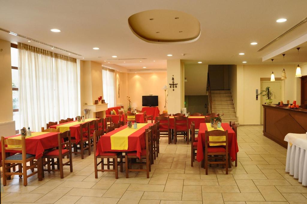 TV a/nebo společenská místnost v ubytování Castri Hotel
