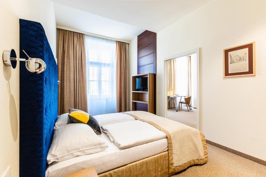 Posteľ alebo postele v izbe v ubytovaní HiLight Suites Hotel