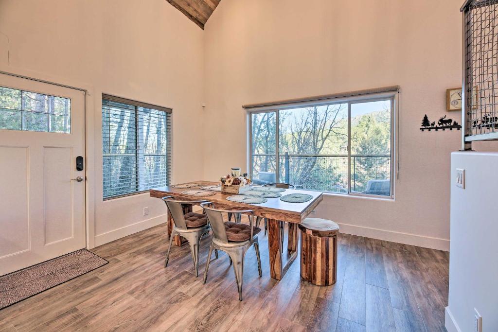 Fotografie z fotogalerie ubytování Mtn-View Cabin 404 with Deck in Payson! v destinaci Payson
