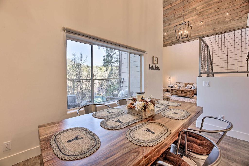 Fotografie z fotogalerie ubytování Mtn-View Cabin 404 with Deck in Payson! v destinaci Payson