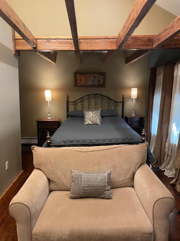 Village Inn Saugerties - Deluxe Queen Suite