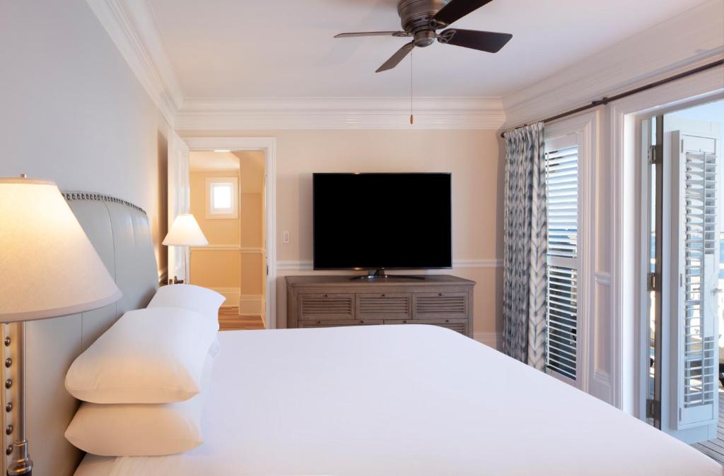 Pier House Resort & Spa photo
