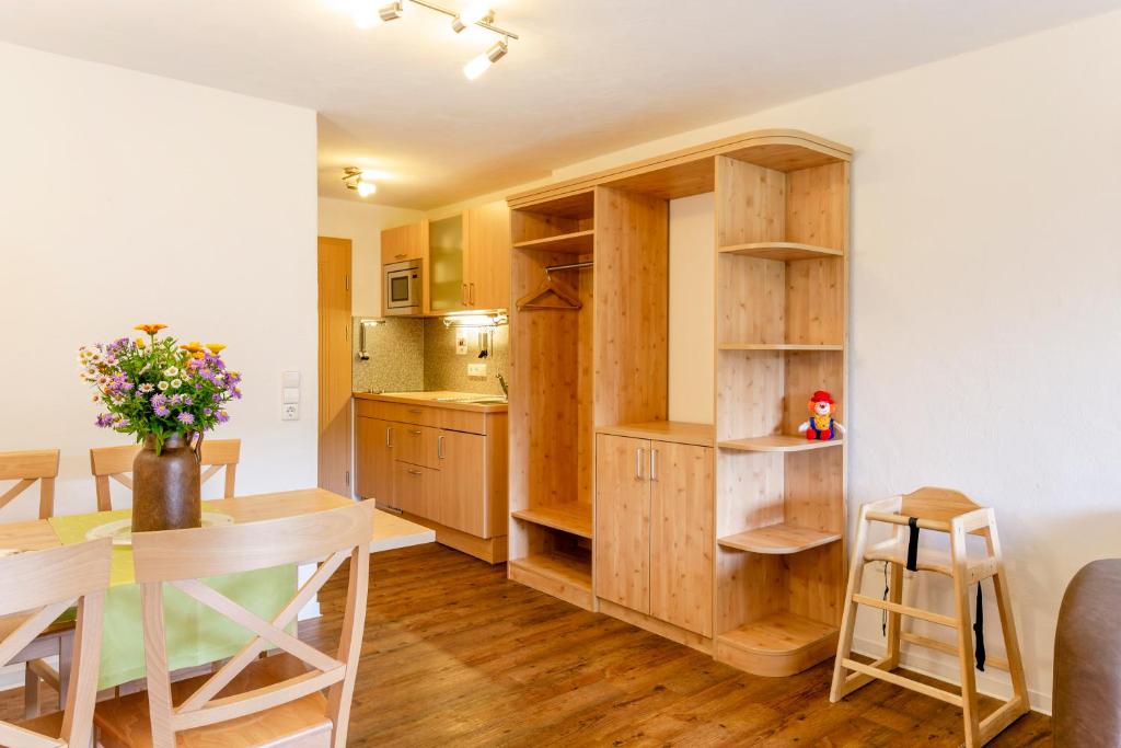 Kuchyň nebo kuchyňský kout v ubytování Hotel Engel - Familotel Hochschwarzwald