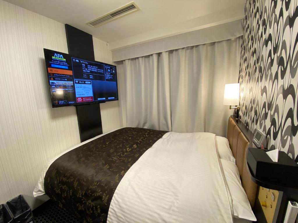 Postel nebo postele na pokoji v ubytování APA Hotel Toyohashi-Ekimae