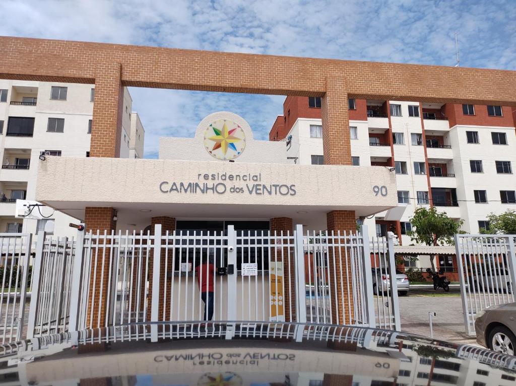 a building with a gate in front of a building at Apartamento Condominio Caminho dos Ventos in Aracaju