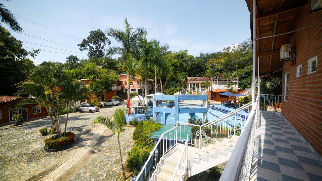 Bazén v ubytování Portón de Occidente by Bernalo Hotels nebo v jeho okolí