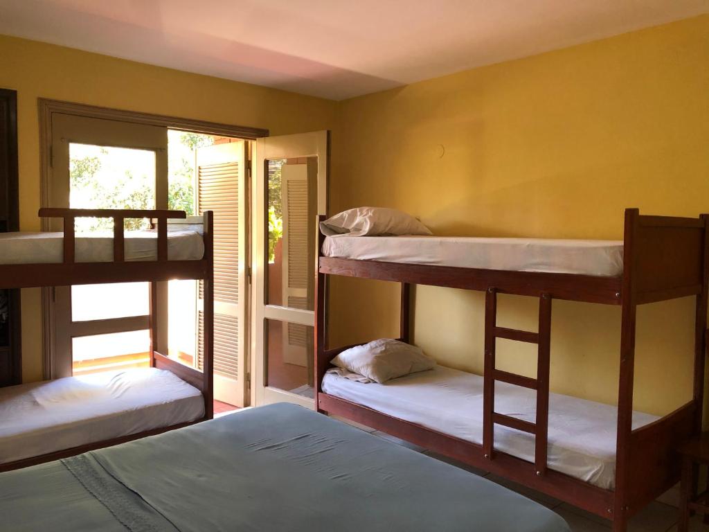 Двухъярусная кровать или двухъярусные кровати в номере La Casa de Pedro Hostel