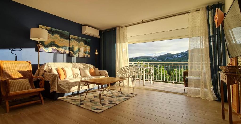 Nespecifikovaný výhled na hory nebo výhled na hory při pohledu z apartmánu