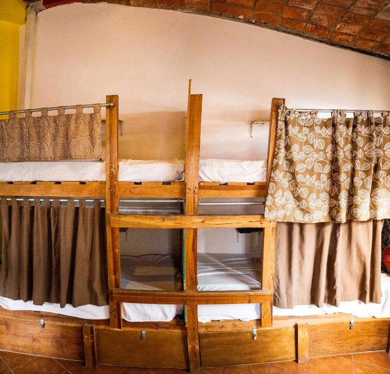 Postel nebo postele na pokoji v ubytování La Redonda Sayulita Hostal