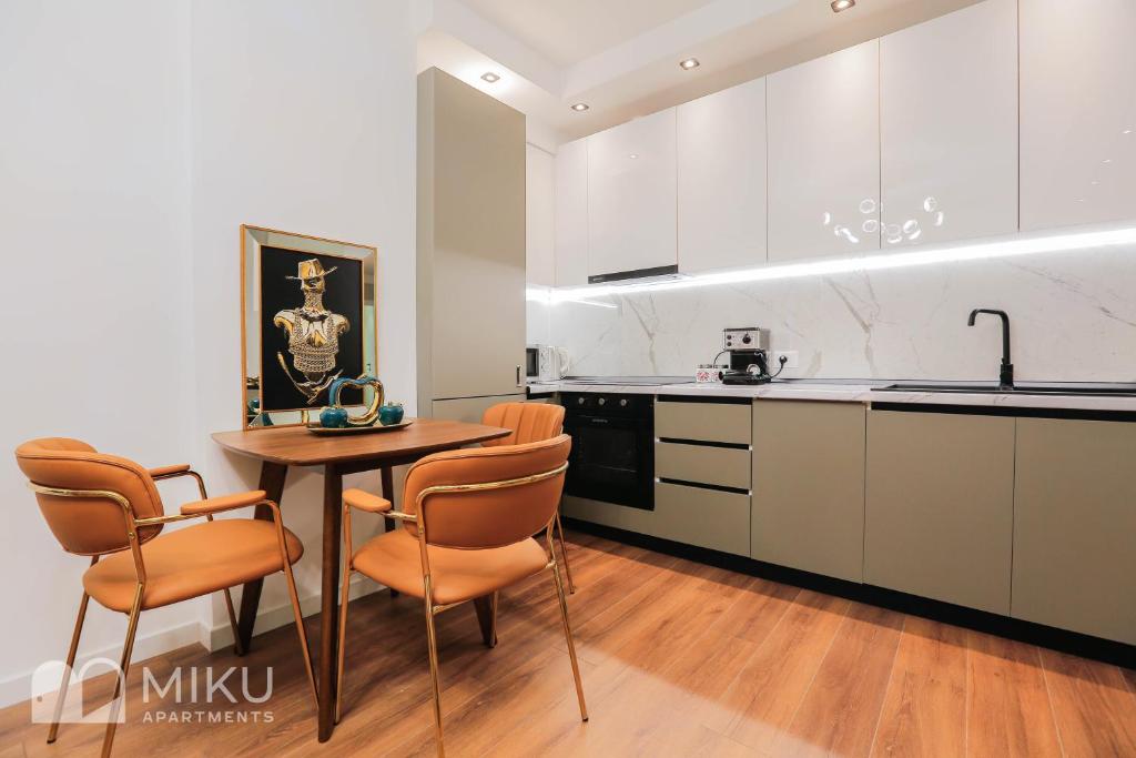 Miku Apartment - LUX 2Bd Apartment At City Center - Image 4
