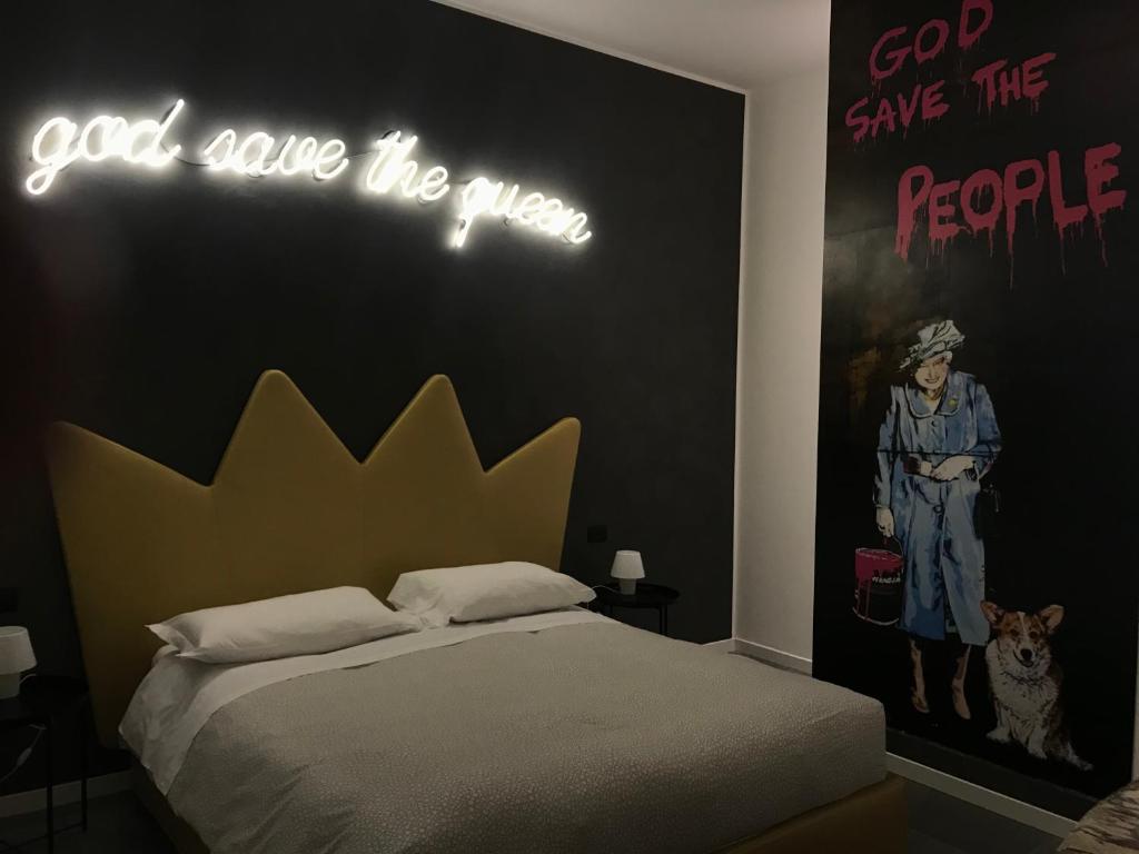 a bedroom with a sign that says god save the men at Alla Casa Di Giò in Milan