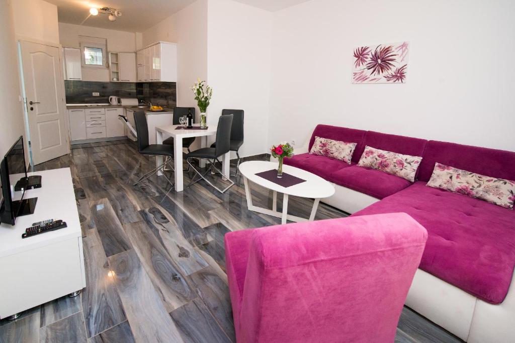 Kuchyň nebo kuchyňský kout v ubytování Apartments Limunada