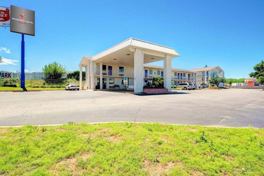 Economy Hotel Plus - Housity