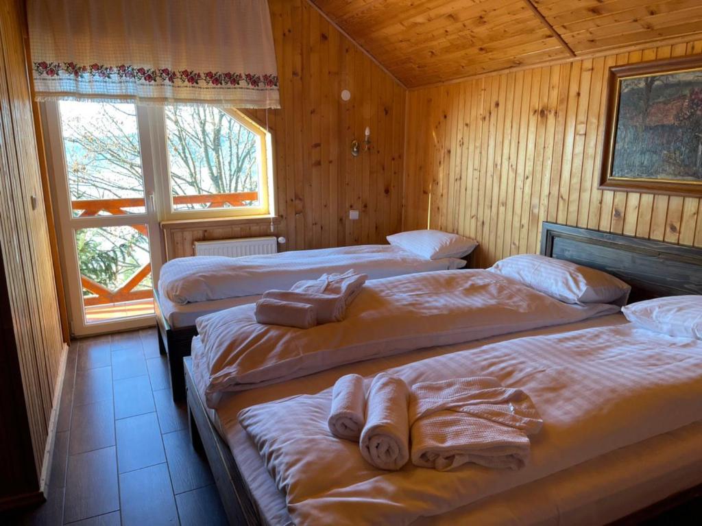 Ліжко або ліжка в номері Villas by Vysche Neba