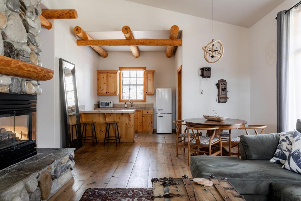 Kuchyň nebo kuchyňský kout v ubytování Black Bear Lodge
