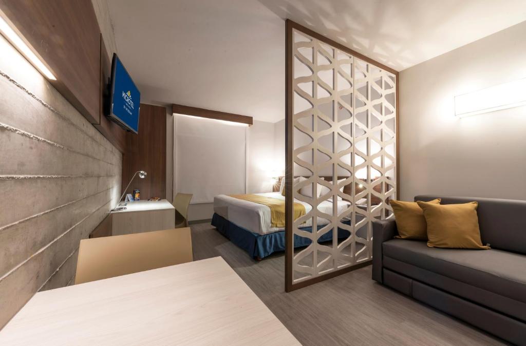 Microtel Inn & Suites by Wyndham Guadalajara Sur - 1 Kingsize-Betten, Suite, Nichtraucher