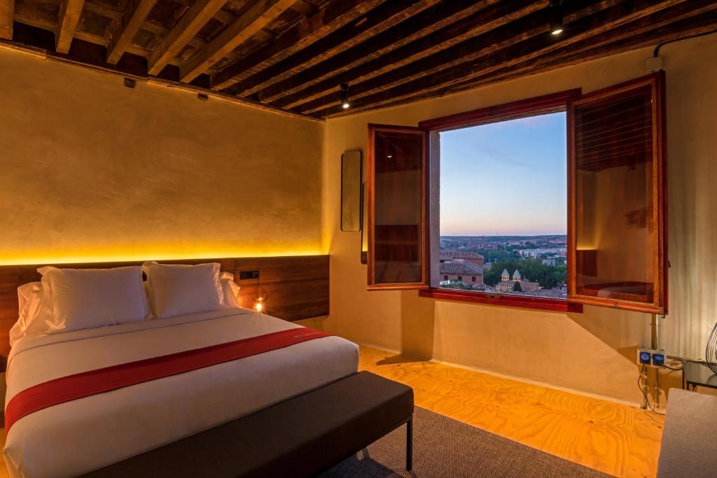 A bed or beds in a room at Casa Palacio Rodrigo de la Fuente by Príncipe David - Seis Apartamentos de Lujo -