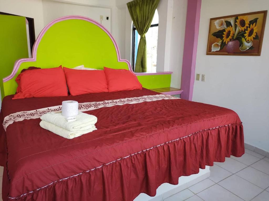 Postel nebo postele na pokoji v ubytování Hotel Real del Quijote a sólo 50 metros de la playa