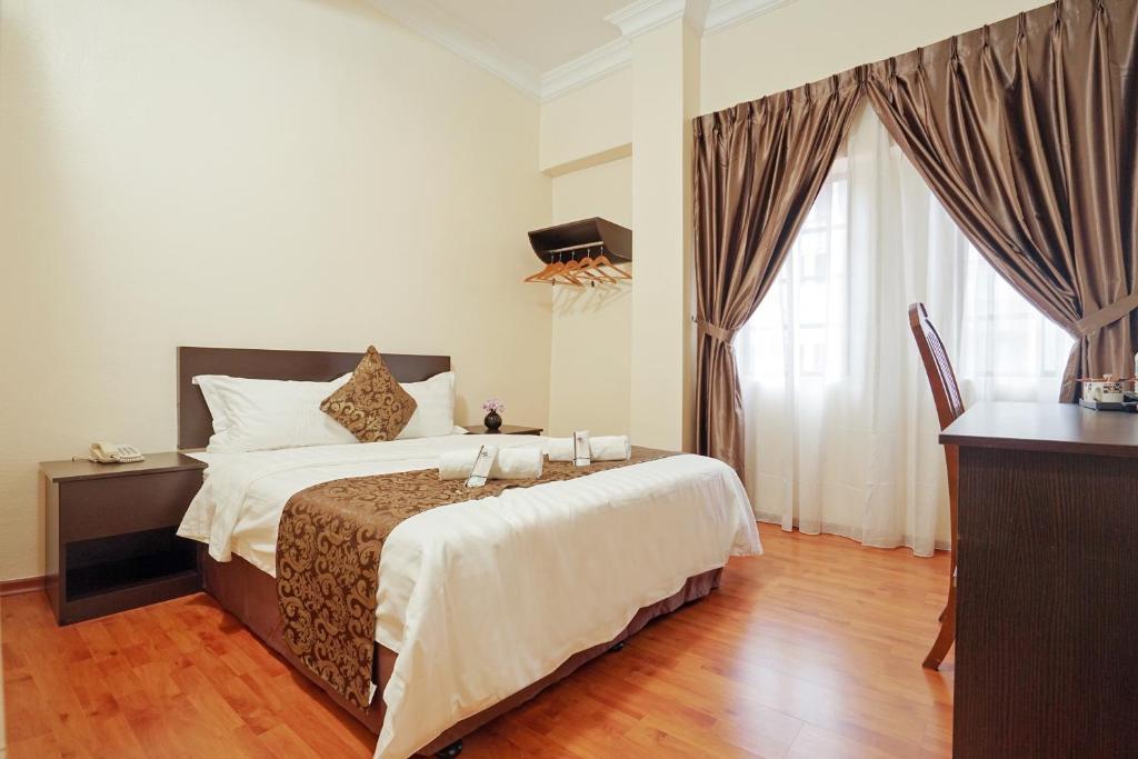 Postel nebo postele na pokoji v ubytování RJ Hotel Kulai