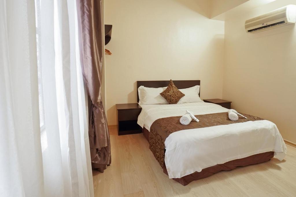 Postel nebo postele na pokoji v ubytování RJ Hotel Kulai