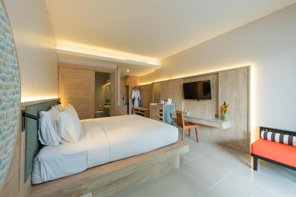 Holiday Ao Nang Beach Resort, Krabi - Vrijvieringsbad Uitzicht Kamer