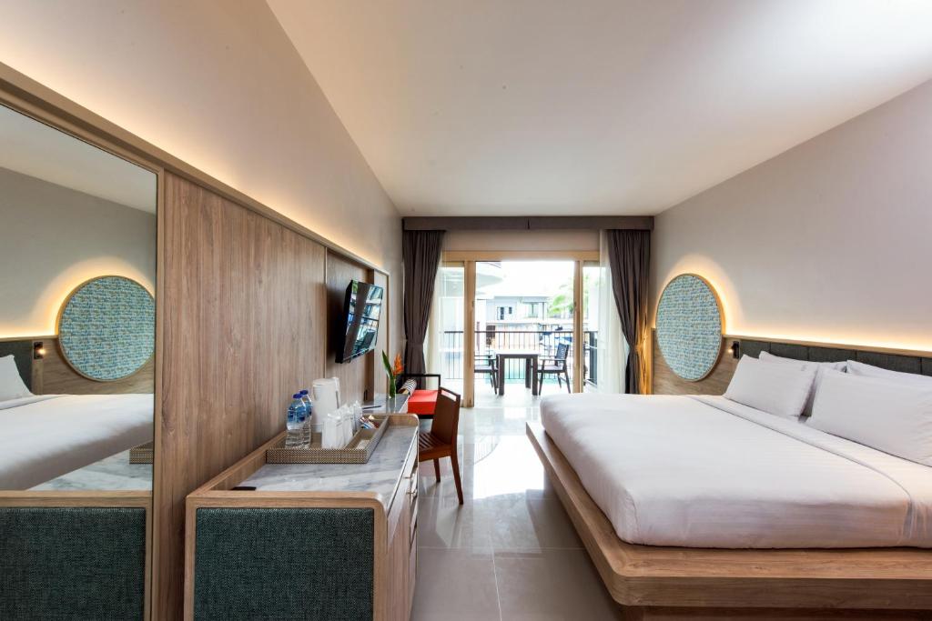 Postel nebo postele na pokoji v ubytování Holiday Ao Nang Beach Resort, Krabi
