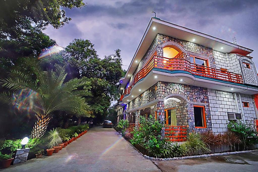 a large house with aventh floor at FabHotel Corbett Green View Garden and Stay in Rāmnagar