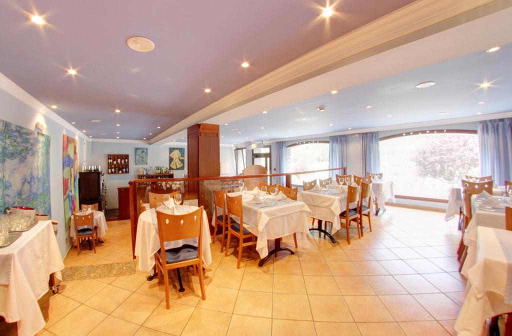 Restaurace v ubytování Hotel Montané