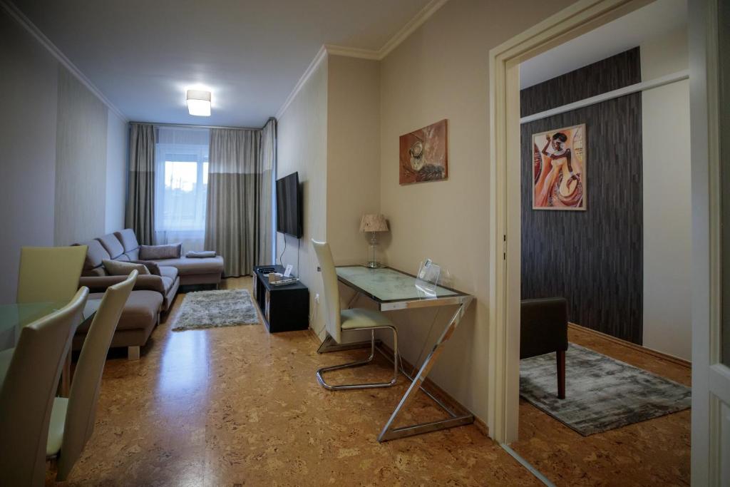 Televízia a/alebo spoločenská miestnosť v ubytovaní Mokka Best Apartments