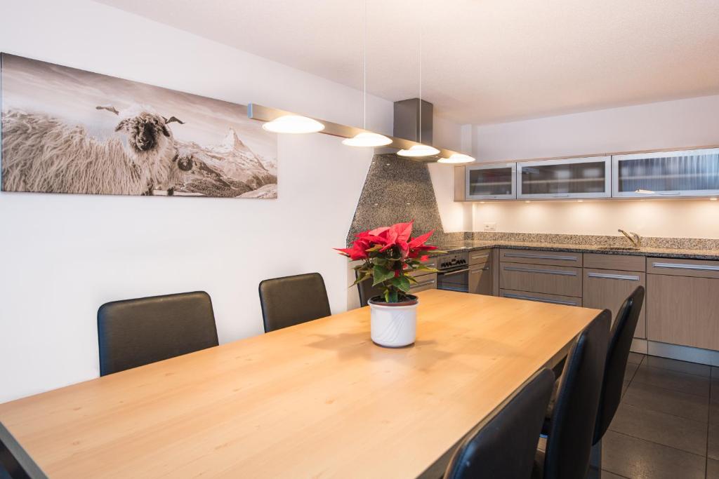 Kuchyň nebo kuchyňský kout v ubytování Ferienhaus Matterhorngruss