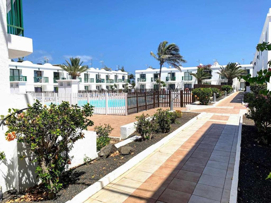 Bazén v ubytování Ocean Pool View & WiFi by iRent Fuerteventura nebo v jeho okolí