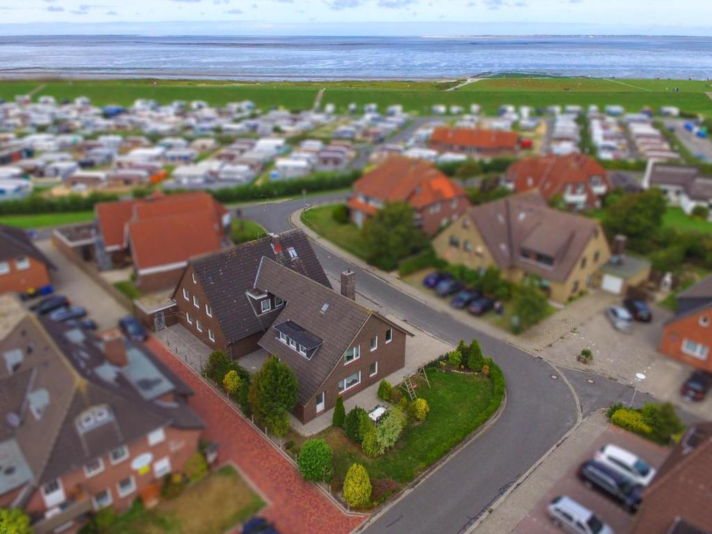 a model of a town with houses and a street at Mila am Meer in Neuharlingersiel