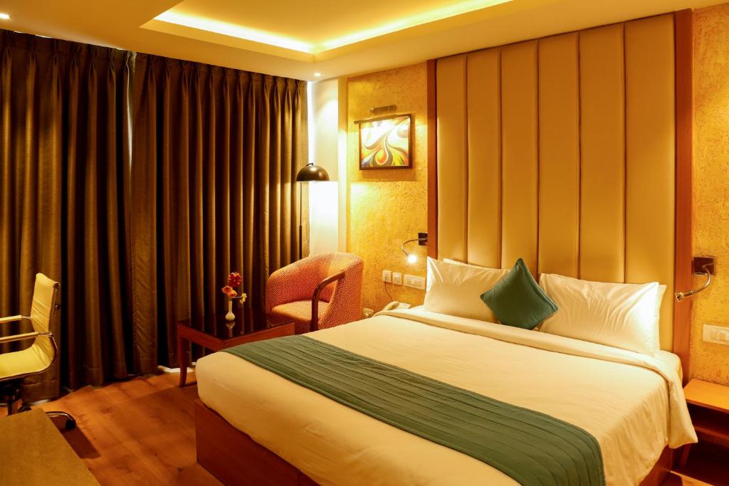 Postel nebo postele na pokoji v ubytování Nemesia City Center - Gurugram, Sector 29