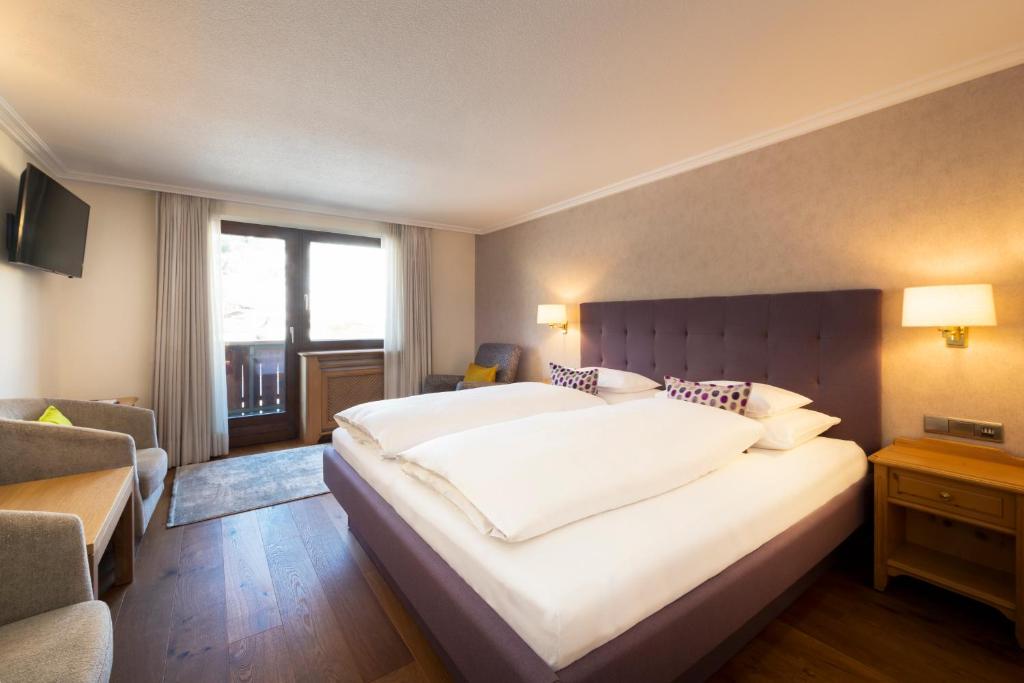 Postel nebo postele na pokoji v ubytování Hotel Garni Edelweiss