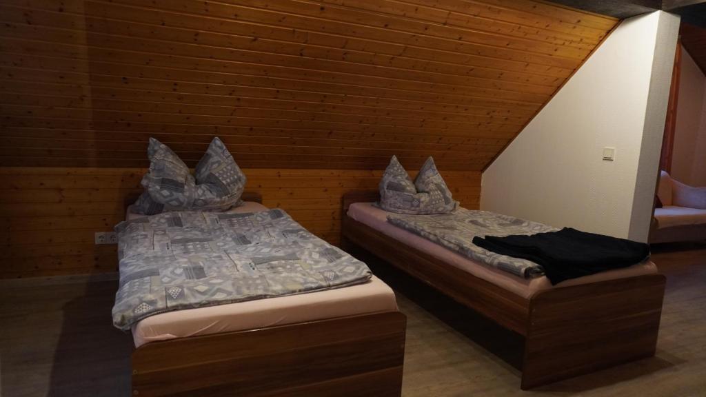 Postel nebo postele na pokoji v ubytování Gasthaus Schöne Aussicht