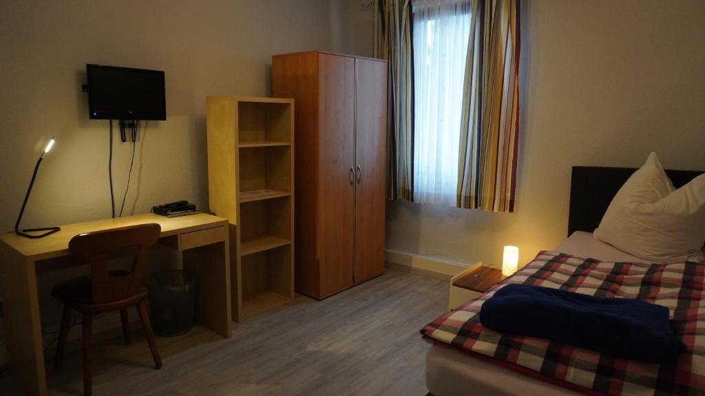 Postel nebo postele na pokoji v ubytování Gasthaus Schöne Aussicht