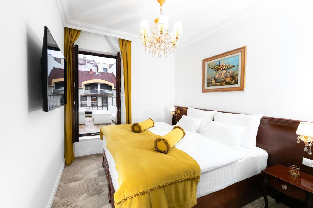 En eller flere senger på et rom på Hotel Integra Banja Luka
