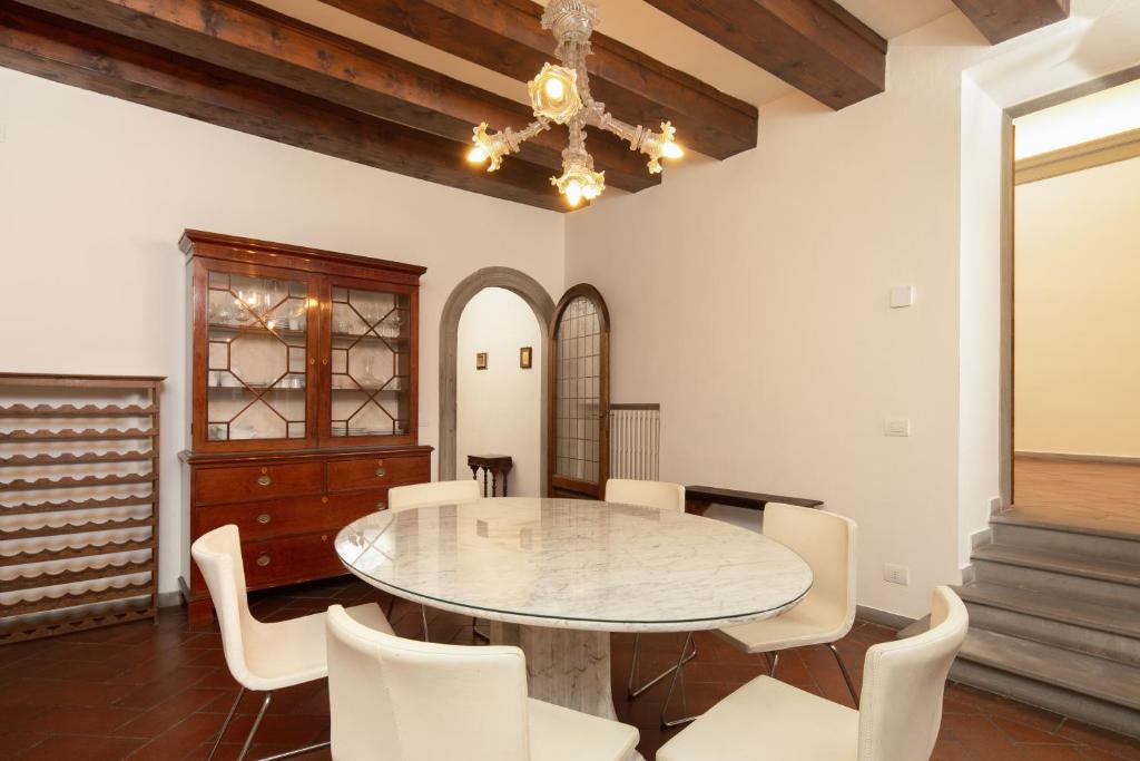 Bardini Garden Apartment - Two-Bedroom Apartment