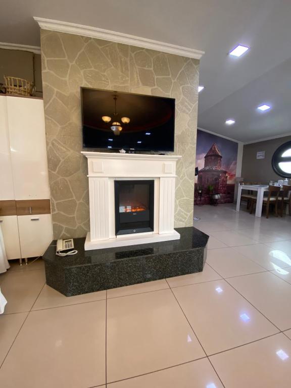 TV a/nebo společenská místnost v ubytování Hotel Kent Ani